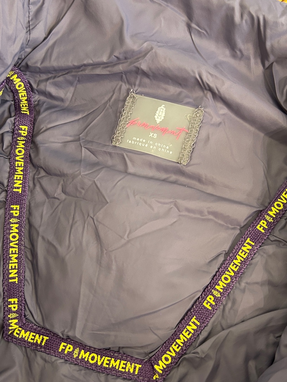 NWOT FREE PEOPLE MOVEMENT ZIP UP PUFFER VEST - Picture 3 of 4